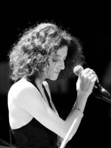 Béatrice Mayo-Felip au chant